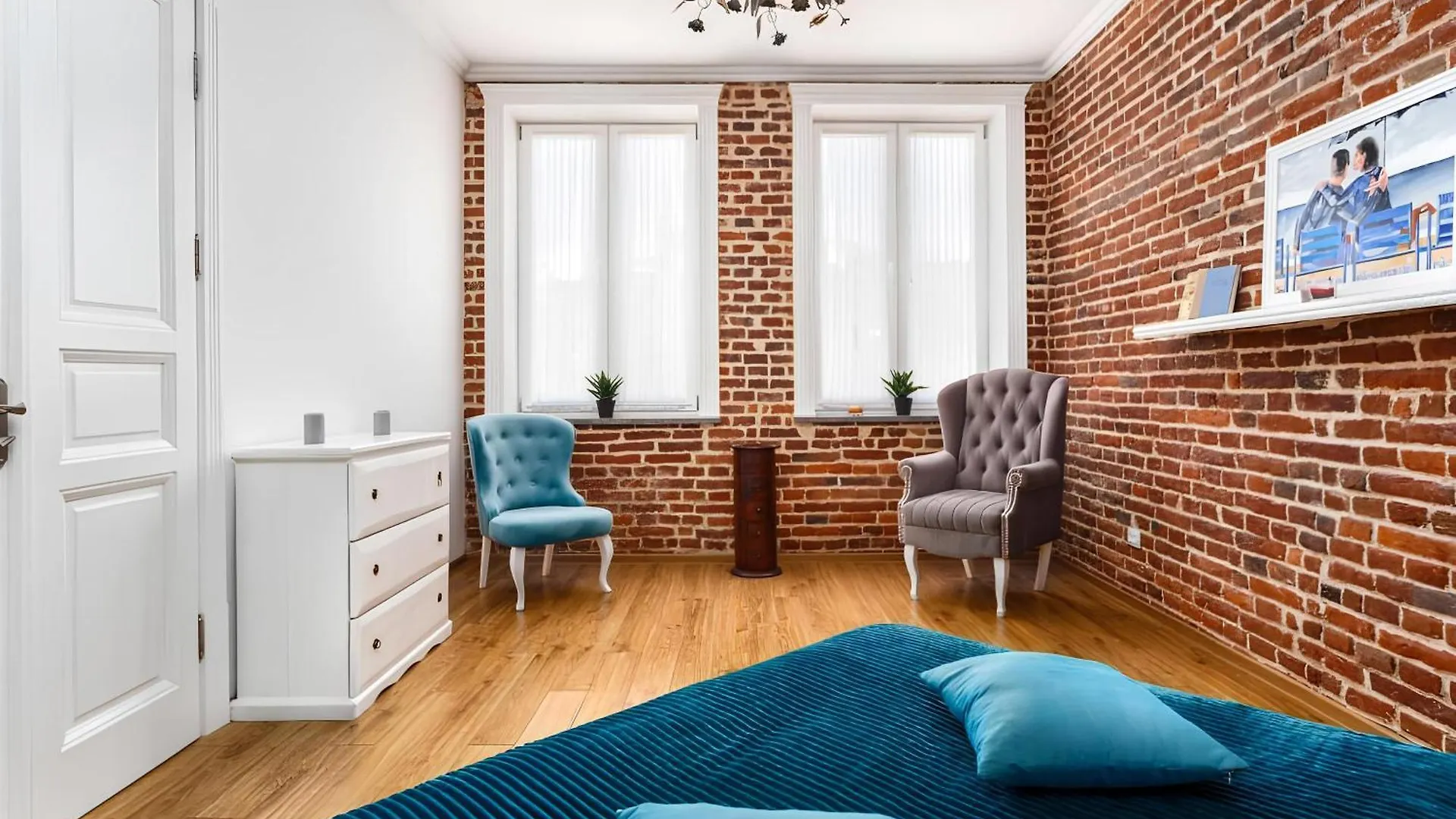 Lvbq Velvet Brick Apartment Lviv