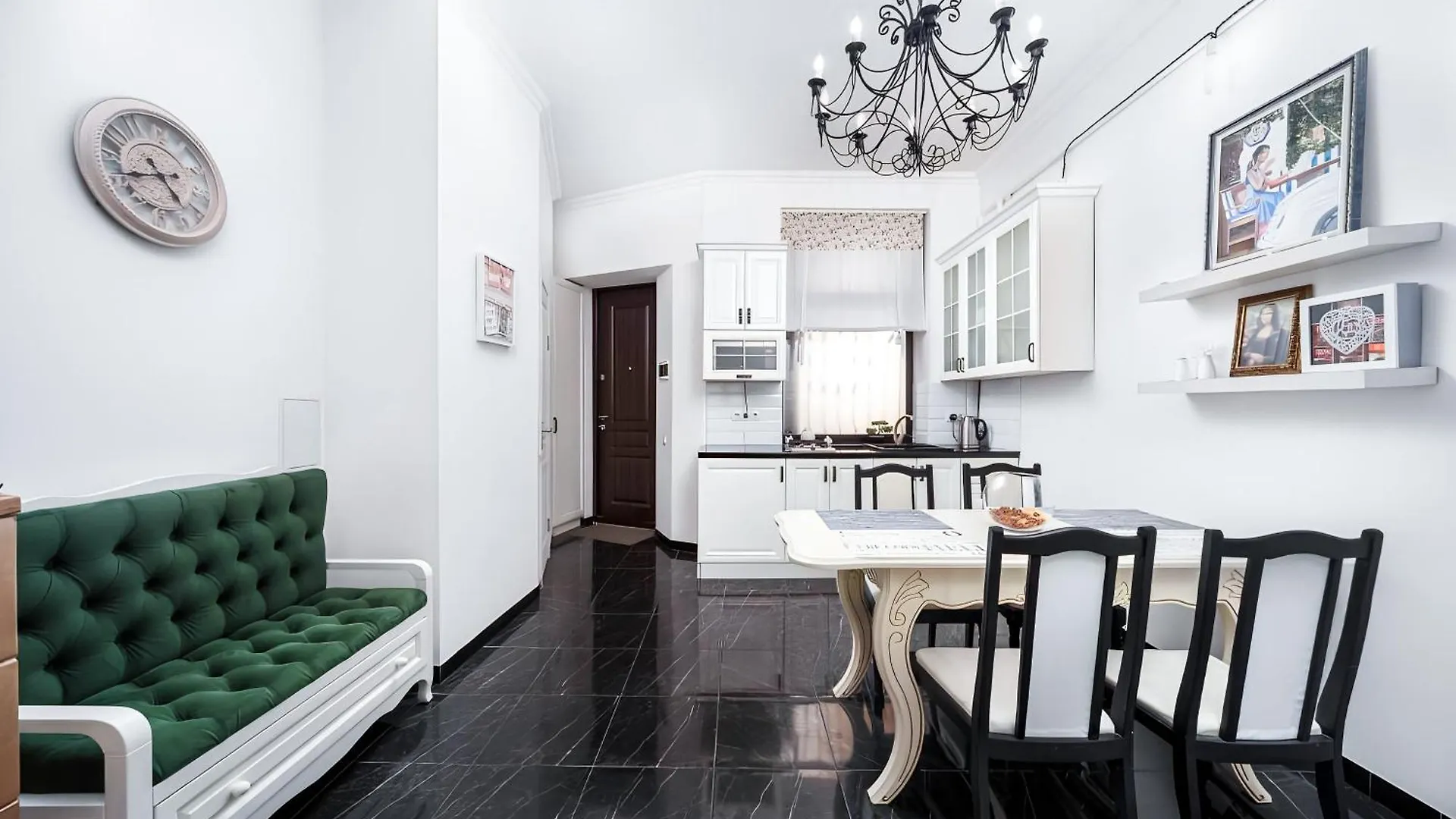 Lvbq Velvet Brick Apartment Lviv